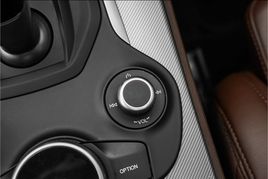 Alfa Romeo Stelvio 2.0 T AWD Super 280PK Leder Pano Camera 20" Q Velgen