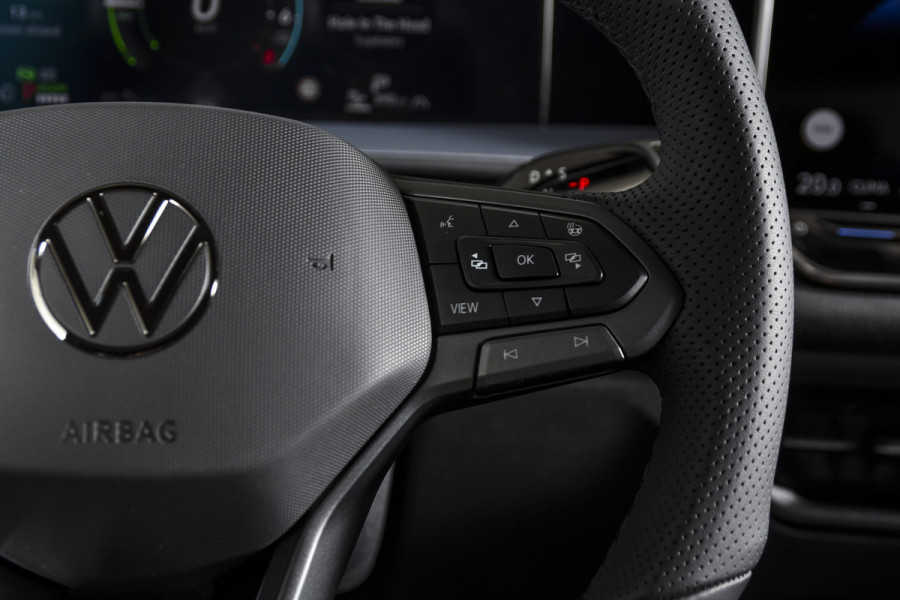 Volkswagen Tayron 1.5 eHybrid 272 PK R-Line Edition | Black Style Pakket | S/K-Panodak | Elek. Trekhaak | IQ. Light | Dig. Cockpit | Adapt. Cruise | Stoel-+Stuurverw. | 360 Camera | NAV+App. Connect | ECC | Elek. Klep | LM 20" | 0080