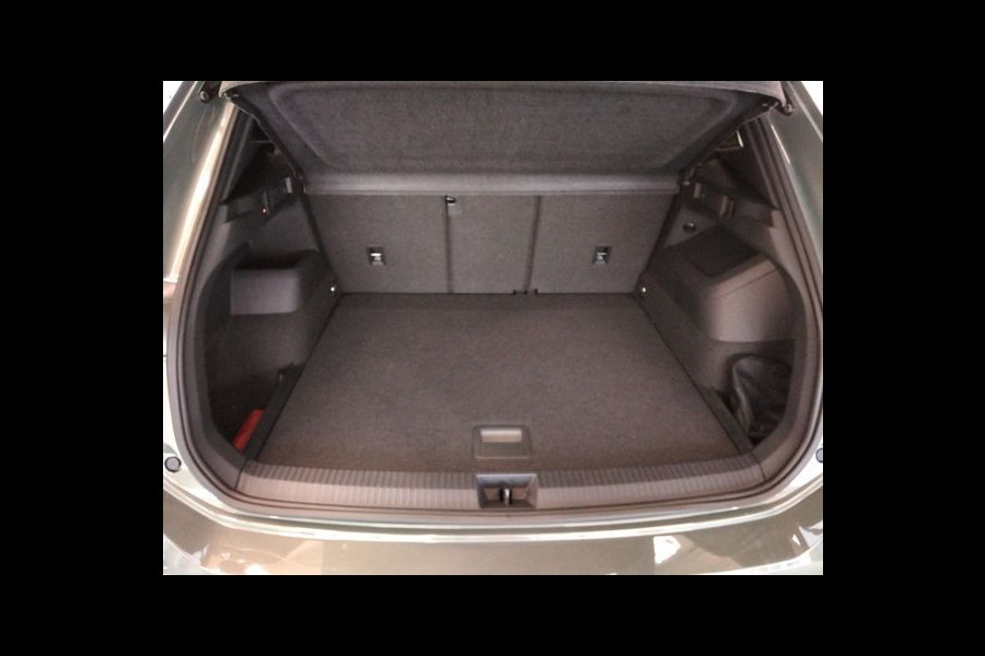 Volkswagen Tiguan 1.5 eTSI DSG LIFE EDITION TREKHAAK/NAVI/CAMERA/5-JAAR-FABRIEKSGARANTIE Auto wordt verwacht!