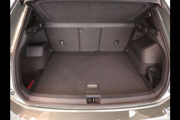 Volkswagen Tiguan 1.5 eTSI DSG LIFE EDITION TREKHAAK/NAVI/CAMERA/5-JAAR-FABRIEKSGARANTIE Auto wordt verwacht!