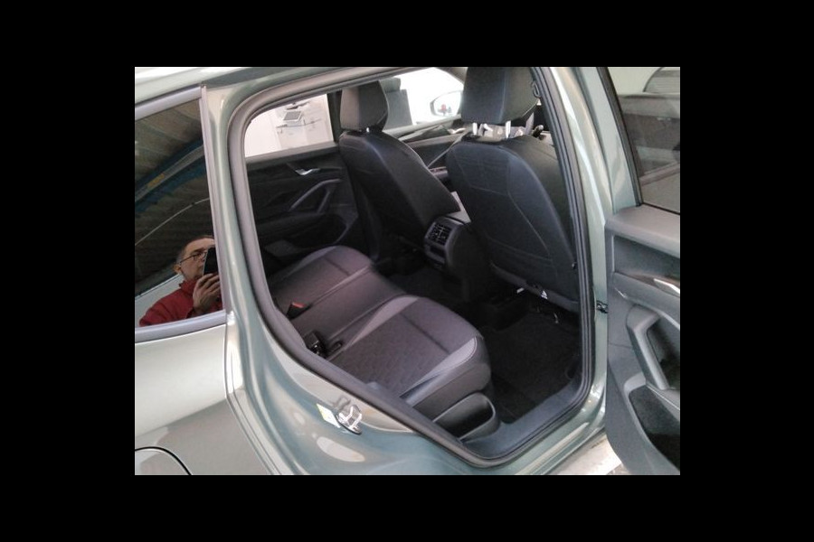 Volkswagen Tiguan 1.5 eTSI DSG LIFE EDITION TREKHAAK/NAVI/CAMERA/5-JAAR-FABRIEKSGARANTIE Auto wordt verwacht!