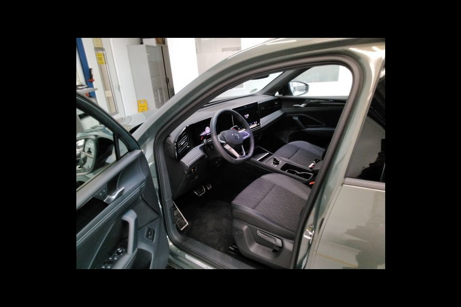 Volkswagen Tiguan 1.5 eTSI DSG LIFE EDITION TREKHAAK/NAVI/CAMERA/5-JAAR-FABRIEKSGARANTIE Auto wordt verwacht!