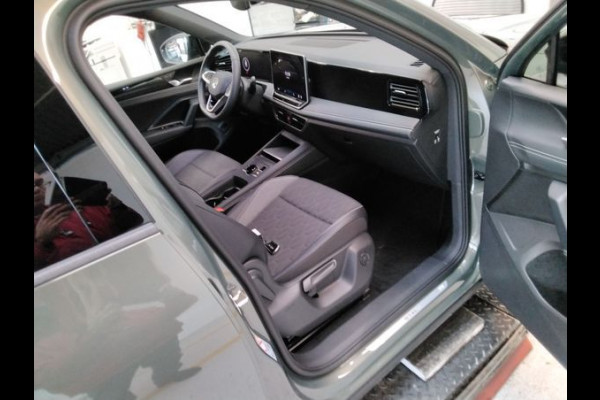 Volkswagen Tiguan 1.5 eTSI DSG LIFE EDITION TREKHAAK/NAVI/CAMERA/5-JAAR-FABRIEKSGARANTIE Auto wordt verwacht!