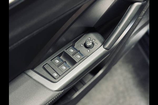Audi Q3 35 TFSI S edition 2x S-Line | Panorama | Leder | Camera