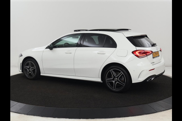 Mercedes-Benz A-Klasse 250e AMG | Panoramadak | Stoelverwarming | Carplay | Leder/Alcantara | Camera | Sfeerverlichting | Navigatie | Park Assist | Climate control | PHEV | Plug In
