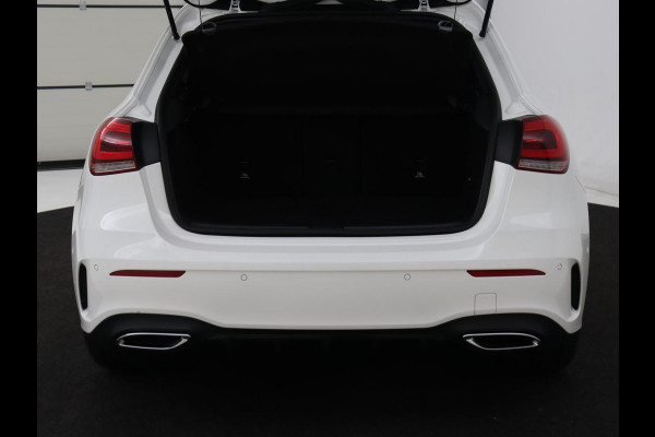 Mercedes-Benz A-Klasse 250e AMG | Panoramadak | Stoelverwarming | Carplay | Leder/Alcantara | Camera | Sfeerverlichting | Navigatie | Park Assist | Climate control | PHEV | Plug In