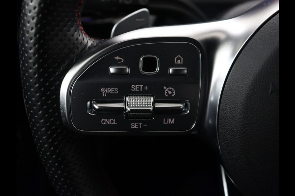 Mercedes-Benz A-Klasse 250e AMG | Panoramadak | Stoelverwarming | Carplay | Leder/Alcantara | Camera | Sfeerverlichting | Navigatie | Park Assist | Climate control | PHEV | Plug In