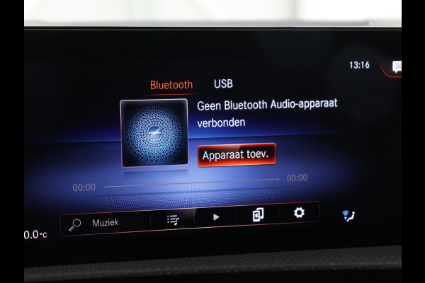 Mercedes-Benz A-Klasse 250e AMG | Panoramadak | Stoelverwarming | Carplay | Leder/Alcantara | Camera | Sfeerverlichting | Navigatie | Park Assist | Climate control | PHEV | Plug In