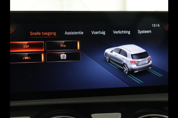 Mercedes-Benz A-Klasse 250e AMG | Panoramadak | Stoelverwarming | Carplay | Leder/Alcantara | Camera | Sfeerverlichting | Navigatie | Park Assist | Climate control | PHEV | Plug In