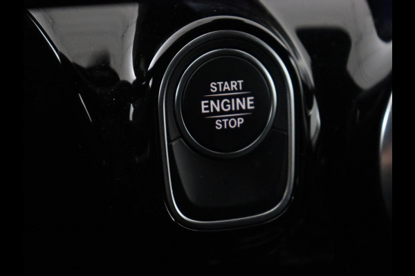 Mercedes-Benz A-Klasse 250e AMG | Panoramadak | Stoelverwarming | Carplay | Leder/Alcantara | Camera | Sfeerverlichting | Navigatie | Park Assist | Climate control | PHEV | Plug In