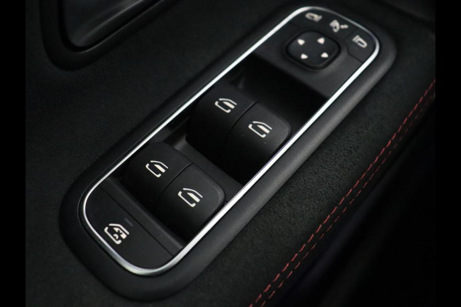 Mercedes-Benz A-Klasse 250e AMG | Panoramadak | Stoelverwarming | Carplay | Leder/Alcantara | Camera | Sfeerverlichting | Navigatie | Park Assist | Climate control | PHEV | Plug In