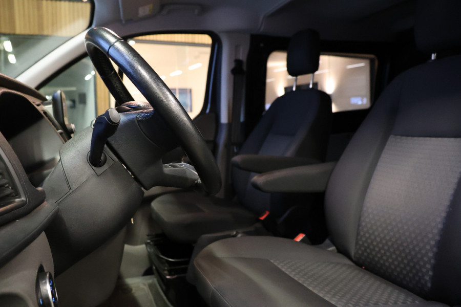 Ford Transit Custom 300 2.0 TDCI L2H1 DC | Dubbel Cabine | 5-Zitter | Stoelverwarming | DAB | PDC V+A | Cruise control | Trekhaak | MF Stuur | Airco | Nieuwe APK | NAP Logisch | Motorrevisie | Nieuwe distributiriem | Euro 6
