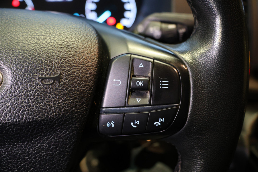 Ford Transit Custom 300 2.0 TDCI L2H1 DC | Dubbel Cabine | 5-Zitter | Stoelverwarming | DAB | PDC V+A | Cruise control | Trekhaak | MF Stuur | Airco | Nieuwe APK | NAP Logisch | Motorrevisie | Nieuwe distributiriem | Euro 6