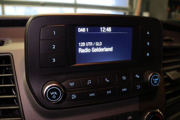 Ford Transit Custom 300 2.0 TDCI L2H1 DC | Dubbel Cabine | 5-Zitter | Stoelverwarming | DAB | PDC V+A | Cruise control | Trekhaak | MF Stuur | Airco | Nieuwe APK | NAP Logisch | Motorrevisie | Nieuwe distributiriem | Euro 6