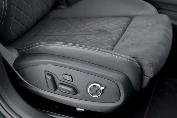 Audi A4 Avant 40 TFSI S edition Competition. RS stoelen, Massage, B&O, Camera, Sfeer, Matrix, 19''!