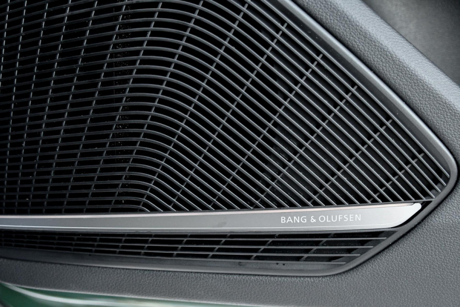 Audi A4 Avant 40 TFSI S edition Competition. RS stoelen, Massage, B&O, Camera, Sfeer, Matrix, 19''!