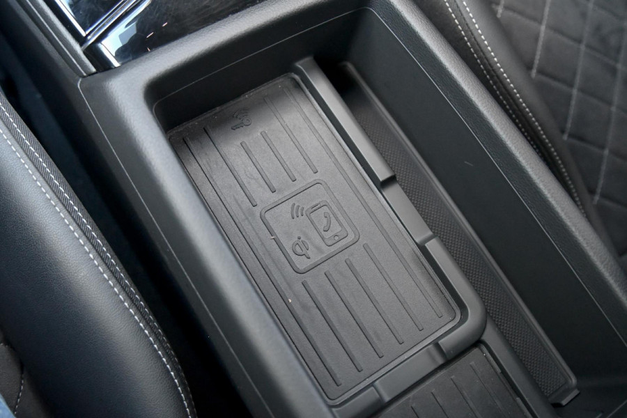 Audi A4 Avant 40 TFSI S edition Competition. RS stoelen, Massage, B&O, Camera, Sfeer, Matrix, 19''!