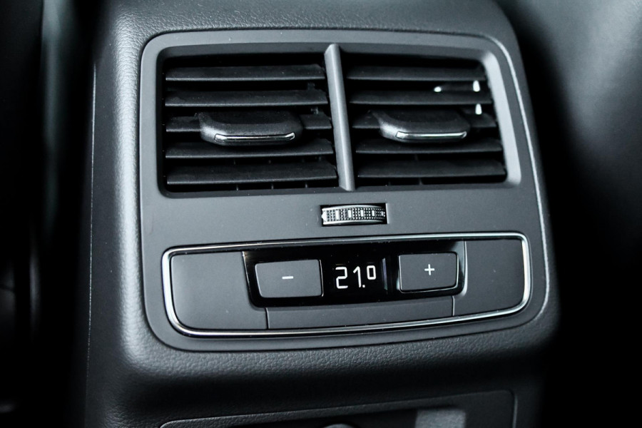 Audi A4 Avant 40 TFSI S edition Competition. RS stoelen, Massage, B&O, Camera, Sfeer, Matrix, 19''!