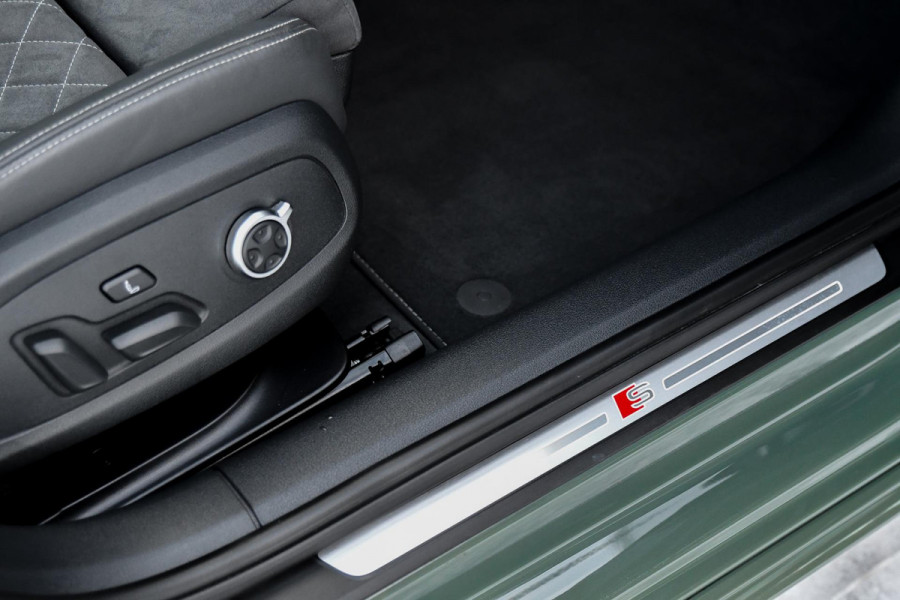 Audi A4 Avant 40 TFSI S edition Competition. RS stoelen, Massage, B&O, Camera, Sfeer, Matrix, 19''!