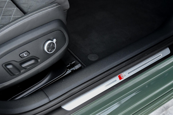 Audi A4 Avant 40 TFSI S edition Competition. RS stoelen, Massage, B&O, Camera, Sfeer, Matrix, 19''!