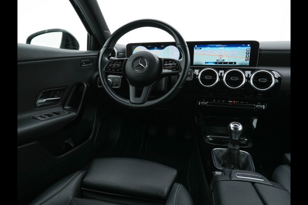 Mercedes-Benz A-Klasse 160 Business Solution (INCL-BTW) *LEATHER- FABRIC | FULL-LED | WIDE-SCREEN-COCKPIT | CAMERA | NAVI-FULLMAP | HEATED-COMFORTSEATS | ECC | PRIVACY-GLASS | PDC | KEYLESS | CRUISE | CARBON-INLAY | 16''ALU*