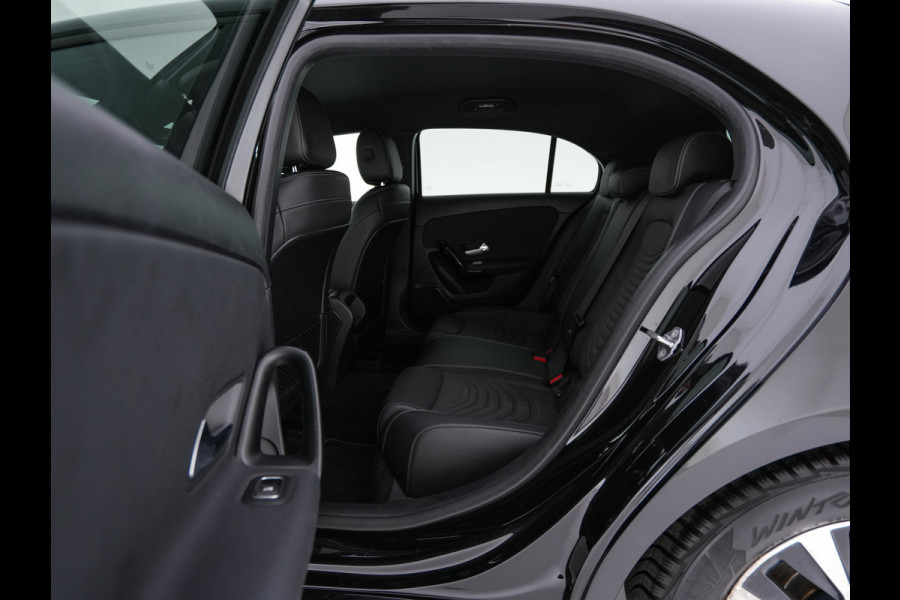 Mercedes-Benz A-Klasse 160 Business Solution (INCL-BTW) *LEATHER- FABRIC | FULL-LED | WIDE-SCREEN-COCKPIT | CAMERA | NAVI-FULLMAP | HEATED-COMFORTSEATS | ECC | PRIVACY-GLASS | PDC | KEYLESS | CRUISE | CARBON-INLAY | 16''ALU*