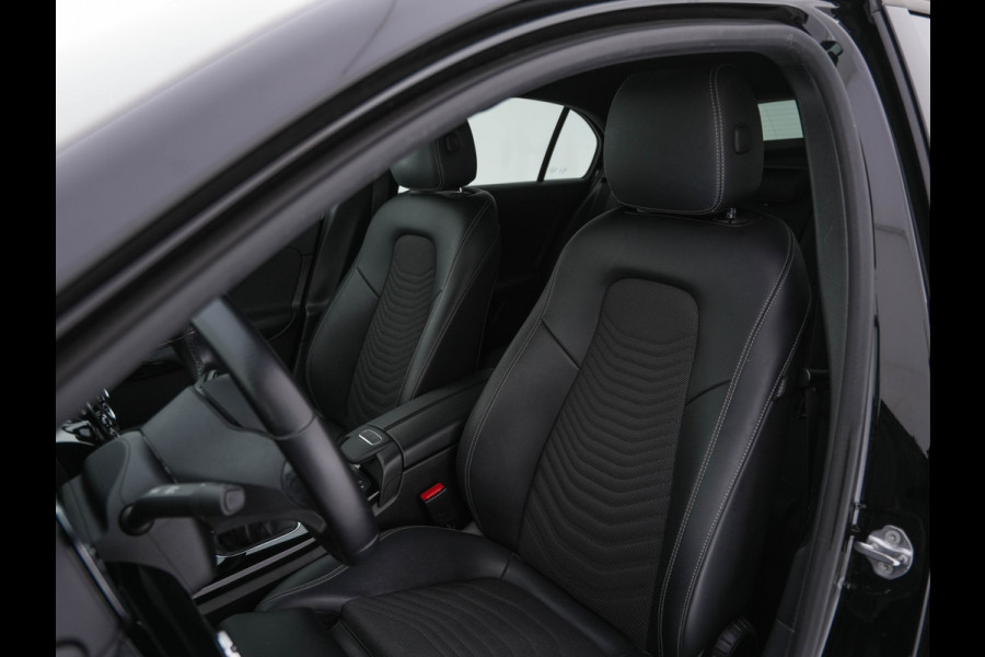 Mercedes-Benz A-Klasse 160 Business Solution (INCL-BTW) *LEATHER- FABRIC | FULL-LED | WIDE-SCREEN-COCKPIT | CAMERA | NAVI-FULLMAP | HEATED-COMFORTSEATS | ECC | PRIVACY-GLASS | PDC | KEYLESS | CRUISE | CARBON-INLAY | 16''ALU*