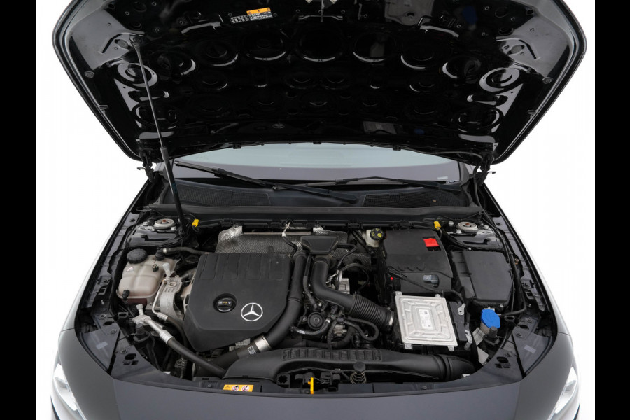 Mercedes-Benz A-Klasse 160 Business Solution (INCL-BTW) *LEATHER- FABRIC | FULL-LED | WIDE-SCREEN-COCKPIT | CAMERA | NAVI-FULLMAP | HEATED-COMFORTSEATS | ECC | PRIVACY-GLASS | PDC | KEYLESS | CRUISE | CARBON-INLAY | 16''ALU*