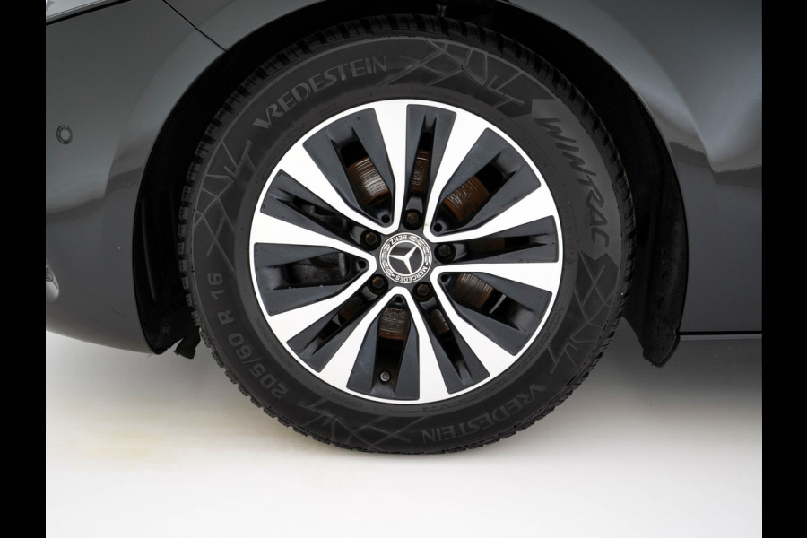 Mercedes-Benz A-Klasse 160 Business Solution (INCL-BTW) *LEATHER- FABRIC | FULL-LED | WIDE-SCREEN-COCKPIT | CAMERA | NAVI-FULLMAP | HEATED-COMFORTSEATS | ECC | PRIVACY-GLASS | PDC | KEYLESS | CRUISE | CARBON-INLAY | 16''ALU*