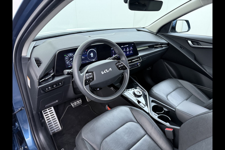 Kia Niro EV ExecutiveLine 64.8 kWh Trekhaak Leder SOH 98.5% Schuif-/kanteldak Adap.Cruise Camera Head-Up Display Apple Carplay Android Auto  Elek.Stoelen-Verwarmd/gekoeld+Memory Elek.Achterklep Stuurverwarming Lane Assist DAB 1e Eigenaar Origineel Nederlandse Auto Fabrieksgarantie tot 25-10-2029/150.000km € 50.000 nieuw!