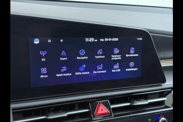 Kia Niro EV ExecutiveLine 64.8 kWh Trekhaak Leder SOH 98.5% Schuif-/kanteldak Adap.Cruise Camera Head-Up Display Apple Carplay Android Auto  Elek.Stoelen-Verwarmd/gekoeld+Memory Elek.Achterklep Stuurverwarming Lane Assist DAB 1e Eigenaar Origineel Nederlandse Auto Fabrieksgarantie tot 25-10-2029/150.000km € 50.000 nieuw!