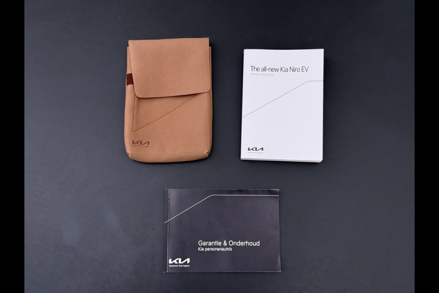 Kia Niro EV ExecutiveLine 64.8 kWh Trekhaak Leder SOH 98.5% Schuif-/kanteldak Adap.Cruise Camera Head-Up Display Apple Carplay Android Auto  Elek.Stoelen-Verwarmd/gekoeld+Memory Elek.Achterklep Stuurverwarming Lane Assist DAB 1e Eigenaar Origineel Nederlandse Auto Fabrieksgarantie tot 25-10-2029/150.000km € 50.000 nieuw!