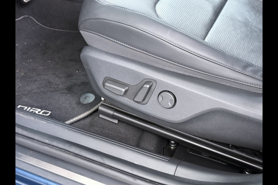 Kia Niro EV ExecutiveLine 64.8 kWh Trekhaak Leder SOH 98.5% Schuif-/kanteldak Adap.Cruise Camera Head-Up Display Apple Carplay Android Auto  Elek.Stoelen-Verwarmd/gekoeld+Memory Elek.Achterklep Stuurverwarming Lane Assist DAB 1e Eigenaar Origineel Nederlandse Auto Fabrieksgarantie tot 25-10-2029/150.000km € 50.000 nieuw!