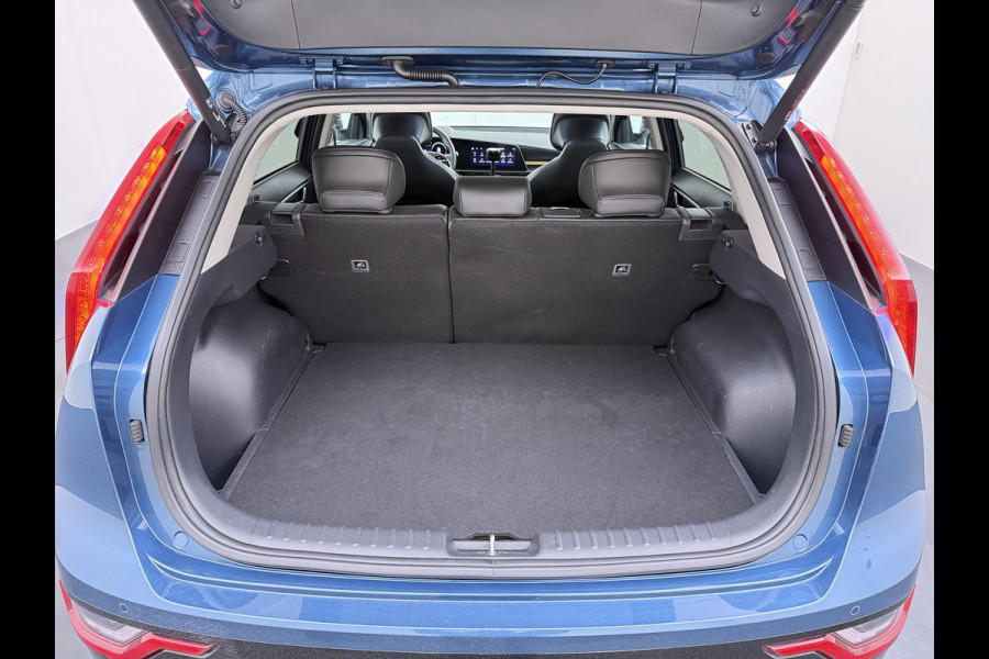 Kia Niro EV ExecutiveLine 64.8 kWh Trekhaak Leder SOH 98.5% Schuif-/kanteldak Adap.Cruise Camera Head-Up Display Apple Carplay Android Auto  Elek.Stoelen-Verwarmd/gekoeld+Memory Elek.Achterklep Stuurverwarming Lane Assist DAB 1e Eigenaar Origineel Nederlandse Auto Fabrieksgarantie tot 25-10-2029/150.000km € 50.000 nieuw!