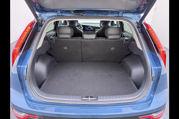 Kia Niro EV ExecutiveLine 64.8 kWh Trekhaak Leder SOH 98.5% Schuif-/kanteldak Adap.Cruise Camera Head-Up Display Apple Carplay Android Auto  Elek.Stoelen-Verwarmd/gekoeld+Memory Elek.Achterklep Stuurverwarming Lane Assist DAB 1e Eigenaar Origineel Nederlandse Auto Fabrieksgarantie tot 25-10-2029/150.000km € 50.000 nieuw!