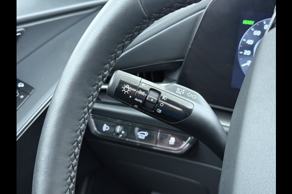 Kia Niro EV ExecutiveLine 64.8 kWh Trekhaak Leder SOH 98.5% Schuif-/kanteldak Adap.Cruise Camera Head-Up Display Apple Carplay Android Auto  Elek.Stoelen-Verwarmd/gekoeld+Memory Elek.Achterklep Stuurverwarming Lane Assist DAB 1e Eigenaar Origineel Nederlandse Auto Fabrieksgarantie tot 25-10-2029/150.000km € 50.000 nieuw!