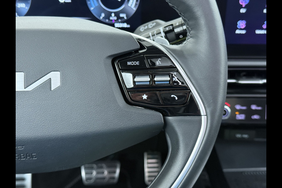 Kia Niro EV ExecutiveLine 64.8 kWh Trekhaak Leder SOH 98.5% Schuif-/kanteldak Adap.Cruise Camera Head-Up Display Apple Carplay Android Auto  Elek.Stoelen-Verwarmd/gekoeld+Memory Elek.Achterklep Stuurverwarming Lane Assist DAB 1e Eigenaar Origineel Nederlandse Auto Fabrieksgarantie tot 25-10-2029/150.000km € 50.000 nieuw!