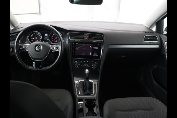 Volkswagen e-Golf E-dition | Stoelverwarming | Carplay | Full LED | Navigatie | Parkeerhulp | Climate control | Bluetooth