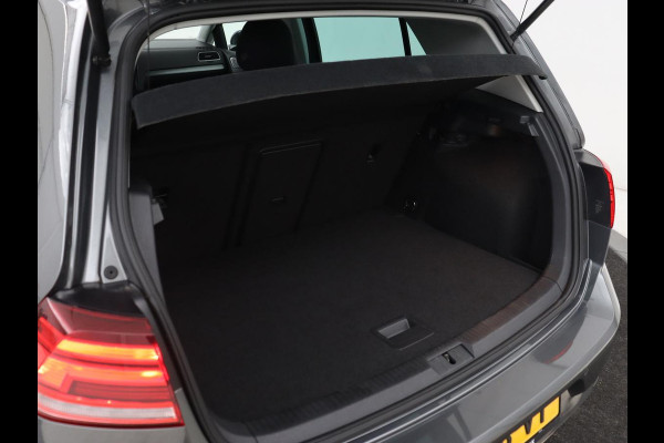 Volkswagen e-Golf E-dition | Stoelverwarming | Carplay | Full LED | Navigatie | Parkeerhulp | Climate control | Bluetooth