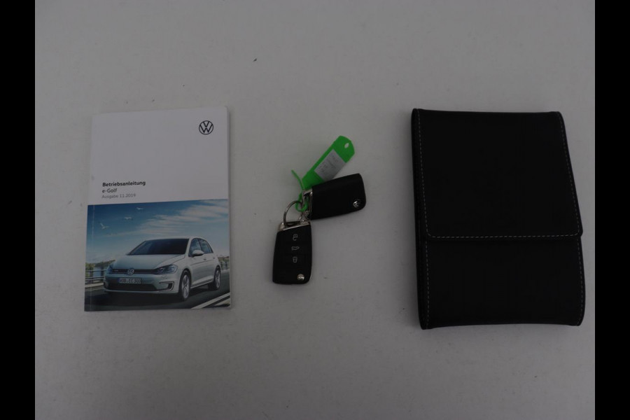 Volkswagen e-Golf E-dition | Stoelverwarming | Carplay | Full LED | Navigatie | Parkeerhulp | Climate control | Bluetooth