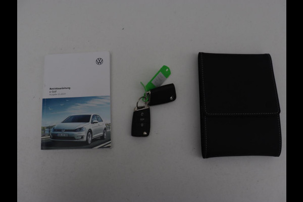 Volkswagen e-Golf E-dition | Stoelverwarming | Carplay | Full LED | Navigatie | Parkeerhulp | Climate control | Bluetooth