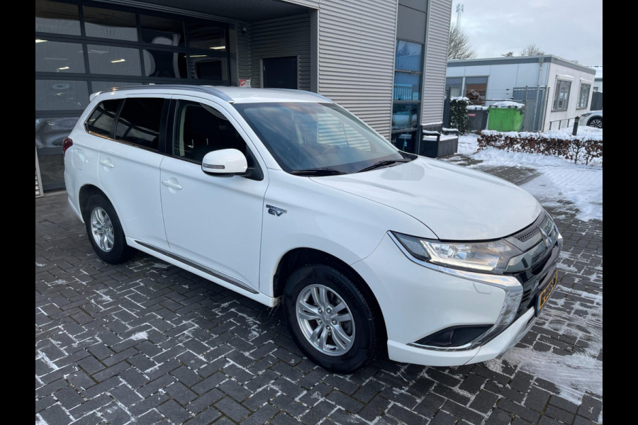 Mitsubishi Outlander 2.4 PHEV AWD Pure Plugin Hybride Trekhaak