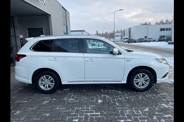 Mitsubishi Outlander 2.4 PHEV AWD Pure Plugin Hybride Trekhaak