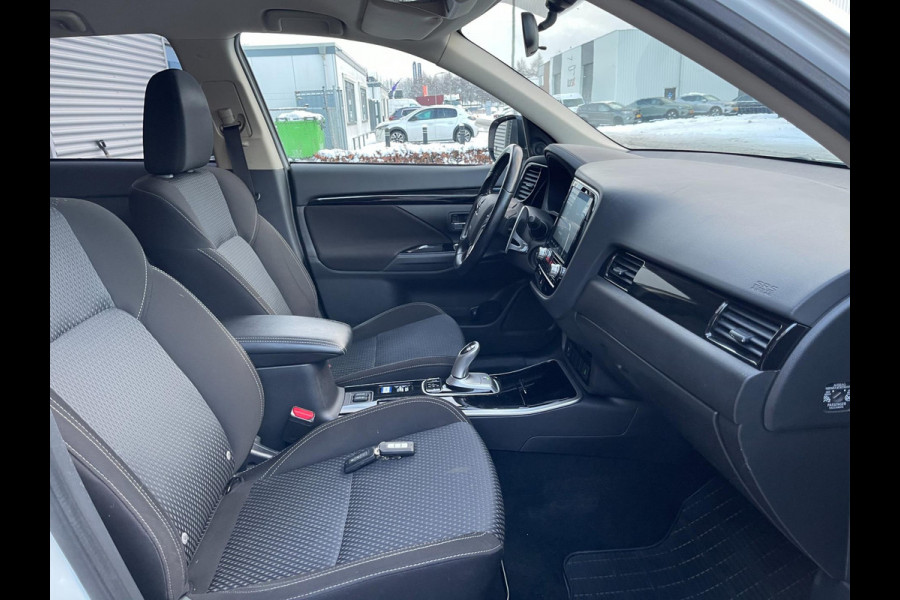 Mitsubishi Outlander 2.4 PHEV AWD Pure Plugin Hybride Trekhaak