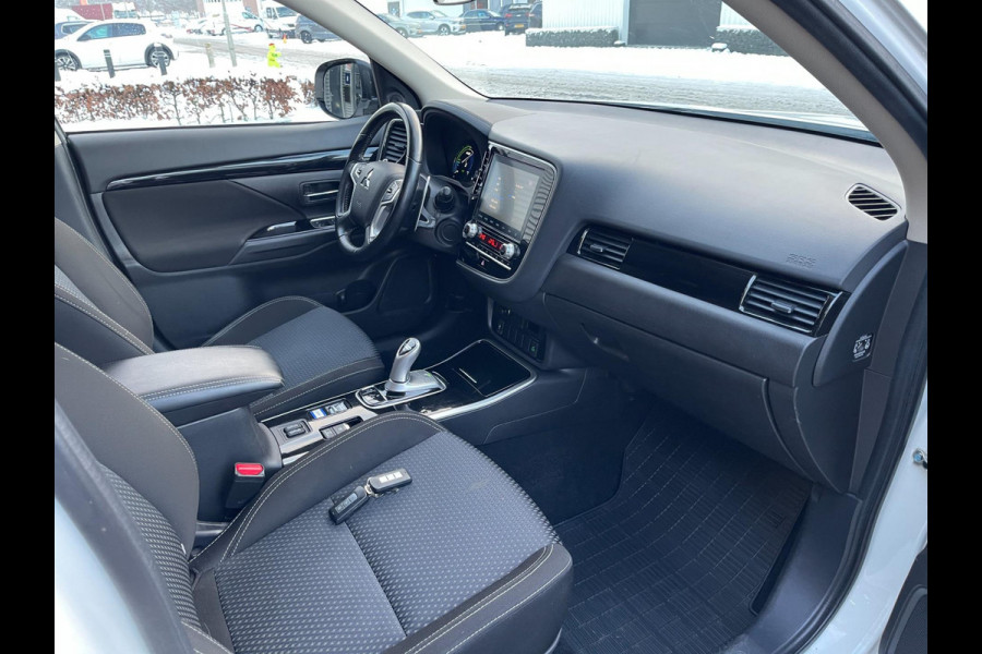 Mitsubishi Outlander 2.4 PHEV AWD Pure Plugin Hybride Trekhaak