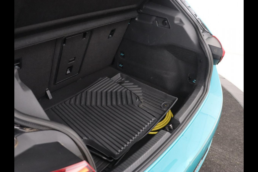 Volkswagen ID.3 58 kWh | Stoel & stuurverwarming | Matrix LED | Adaptive cruise | Carplay | Sfeerverlichting | Camera | Navigatie | DAB | Keyless | Parkeerhulp