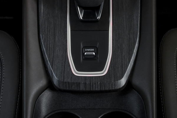 Nissan QASHQAI 1.3 MHEV Xtronic 158 PK Tekna - Automaat | Pano | Dig. Cockpit | Adapt. Cruise | Winterpakket | PDC | 360 Camera | NAV + App. Connect | ECC | DAB | Elek Klep | LM 19" | 1919