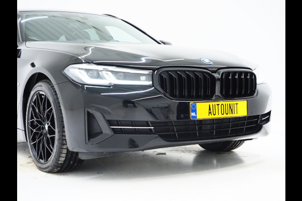 BMW 5 Serie Touring 530e xDrive Full Black | Panoramadak | M Sportstuur | Sfeerverlichting | Dodehoekdetectie | Carplay