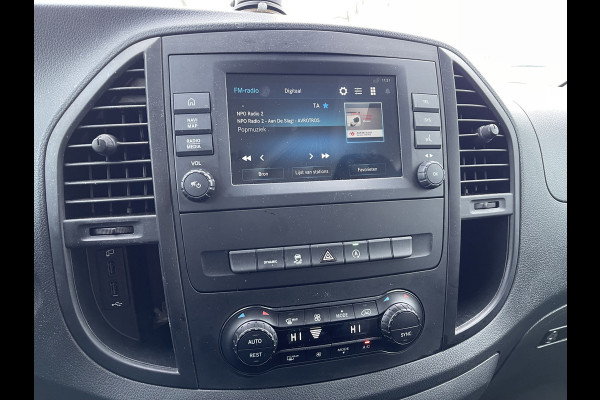 Mercedes-Benz Vito 114 CDI Extra Lang L3H1 DC Comfort 5 persoons / automaat / leer / navi / airco / cruise / vaste prijs rijklaar € 32.950 ex btw / lease vanaf € 538 / trekhaak / zwart metallic