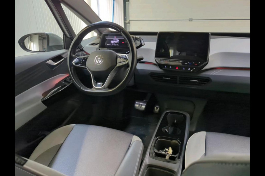Volkswagen ID.3 First Plus 58 kWh Navigatie Apple Carplay/Android Auto Camera Parkeersensoren Adaptive Cruise Control Full LED Matrix Stoel- en stuurverwarming Lichtmetalen velgen Climate Control
